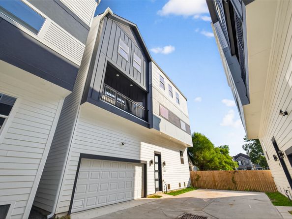 1122 W 16th Street C, Houston TX 77008