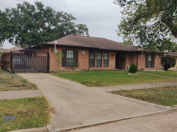 8111 Meadville Street, Houston TX 77061
