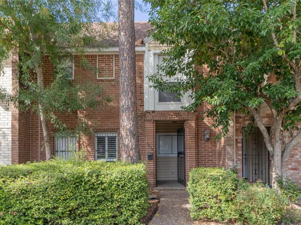 1404 Walnut Bend Lane 23, Houston TX 77042