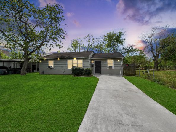 5018 Northridge Drive, Houston TX 77033