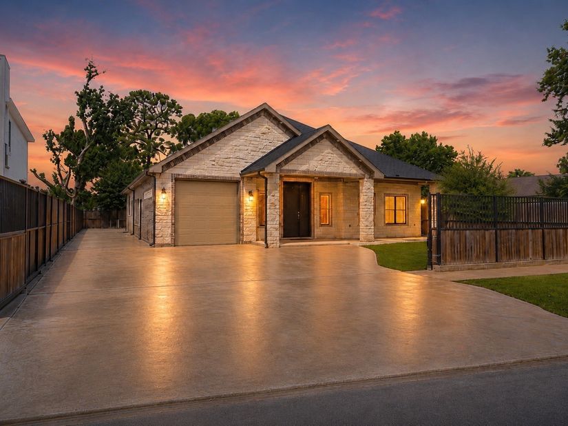 7105 Weyburn Street, Houston TX 77028