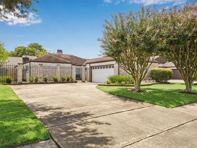 12507 Rocky Knoll Drive, Houston TX 77077