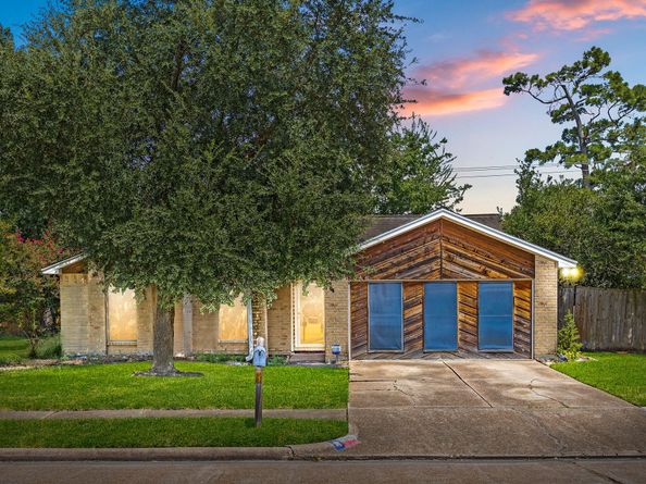 1346 Castle Glen Drive, Houston TX 77015