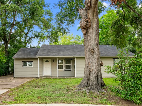 5835 Southseas Street, Houston TX 77033