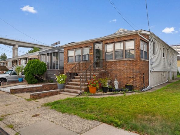 183 West 1st St, Bayonne NJ 07002