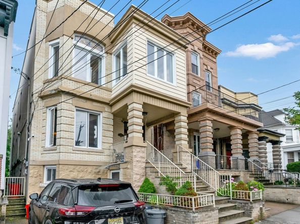 123 Shippen St, Weehawken NJ 07086