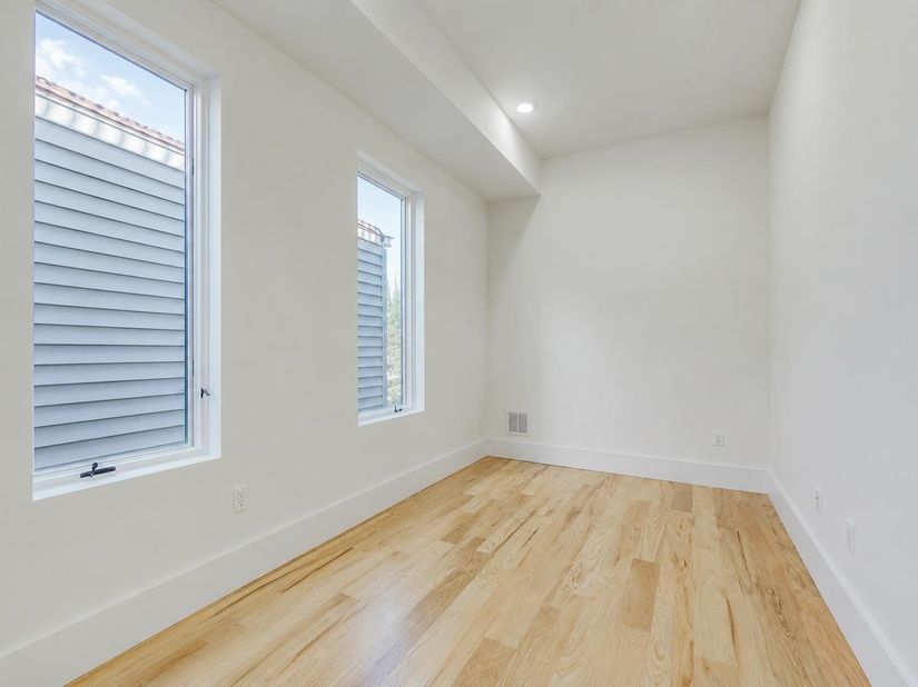 20 Van Nostrand Ave 2, Jersey City NJ 07305