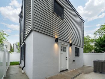 161 Woodlawn Ave