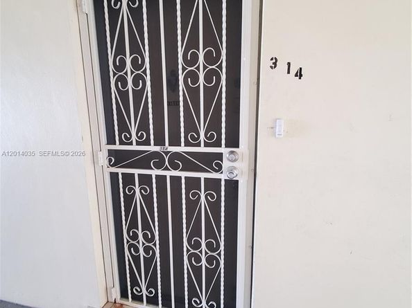 16801 NE 13th Avenue 314, Miami FL 33162