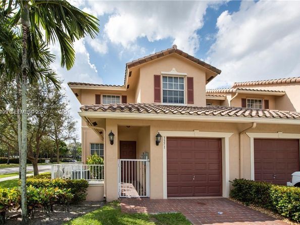 3371 Lakeside Drive 27, Davie FL 33328