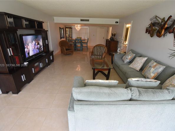 3800 Oaks Clubhouse Drive 309, Pompano Beach FL 33069