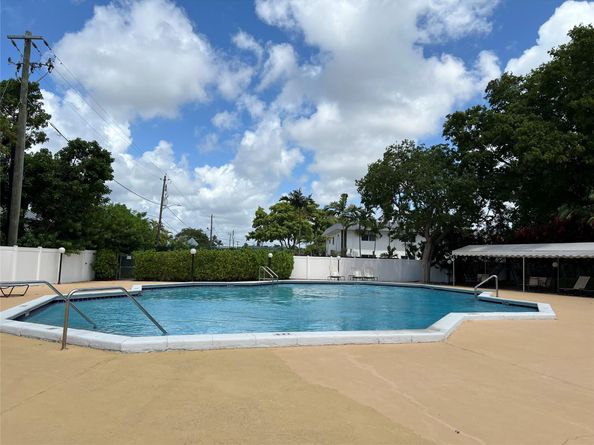 117 Royal Park Drive 2A, Oakland Park FL 33309