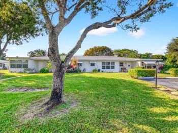 7293 W Oakridge Circle