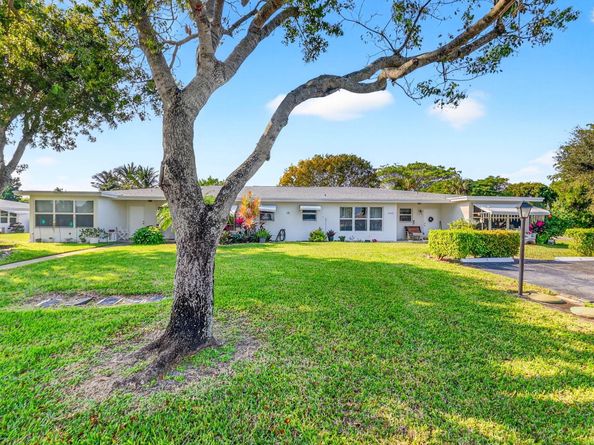 7293 W Oakridge Circle, Lantana FL 33462