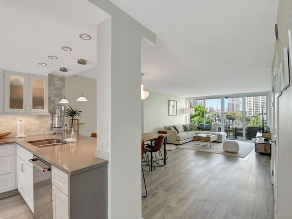 800 SE 4th St 302, Fort Lauderdale FL 33301