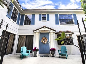 386 Prestwick Circle