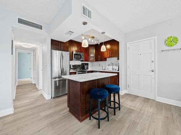 1839 Middle River Dr 105, Fort Lauderdale FL 33305