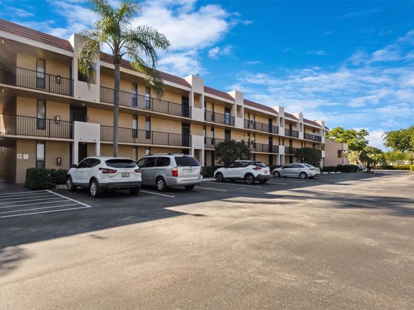 5717 Coral Lake Dr 205, Pompano Beach FL 33063