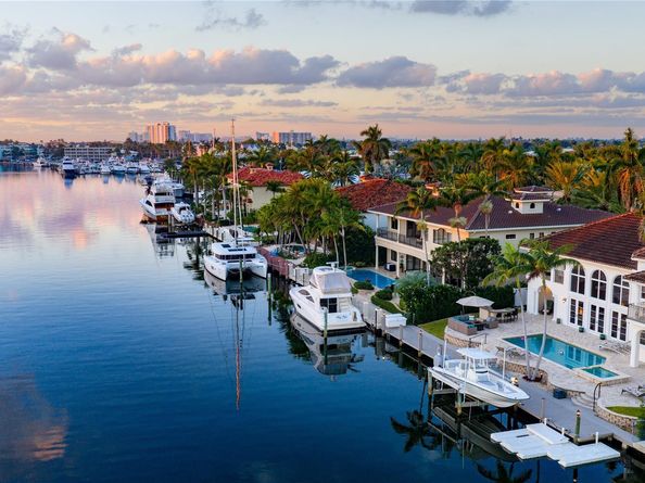 2833 NE 32nd St, Lighthouse Point FL 33064