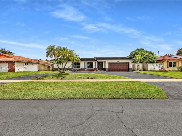 5260 SW 10th Court, Plantation FL 33317
