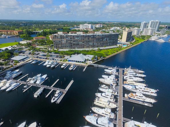 136 Lakeshore Drive 211, North Palm Beach FL 33408
