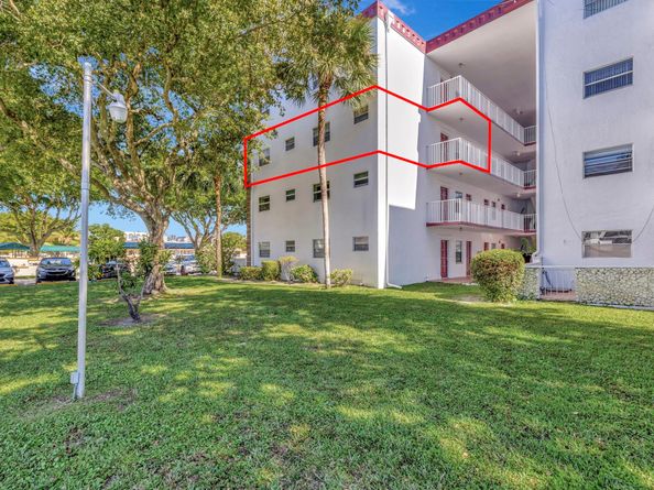 4270 NW 40th St 302, Lauderdale Lakes FL 33319