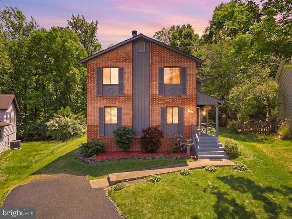211 Keyes Court, Sterling VA 20164