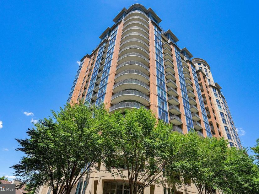8220 Crestwood Heights 1517, Tysons VA 22102