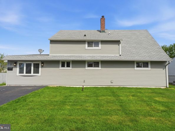 7 Wildflower Road, Levittown PA 19057