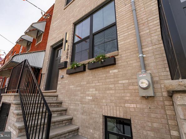 1911 S 12TH Street, Philadelphia PA 19148
