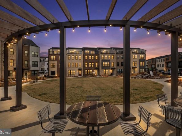 13725 Aviation Place, Herndon VA 20171