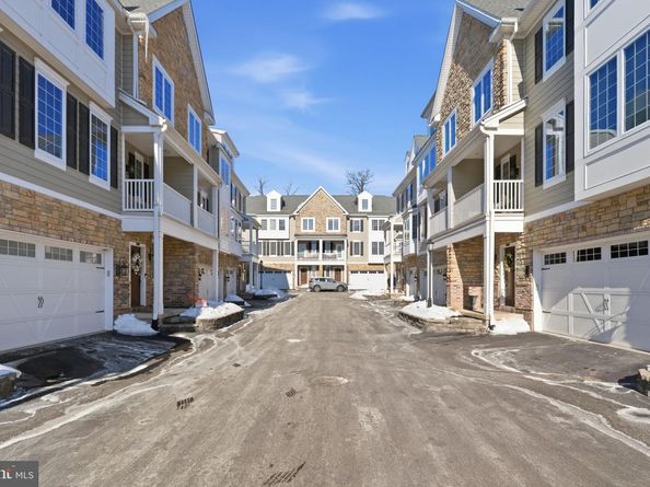 23 Grey Court, Berwyn PA 19312