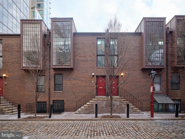 18 Saint James Court, Philadelphia PA 19106