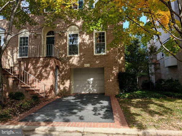 8904 Barrowgate Court, Potomac MD 20854