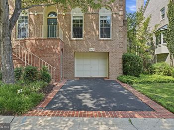 8904 Barrowgate Court