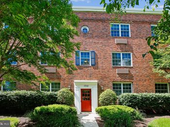 1702 W Abingdon Drive