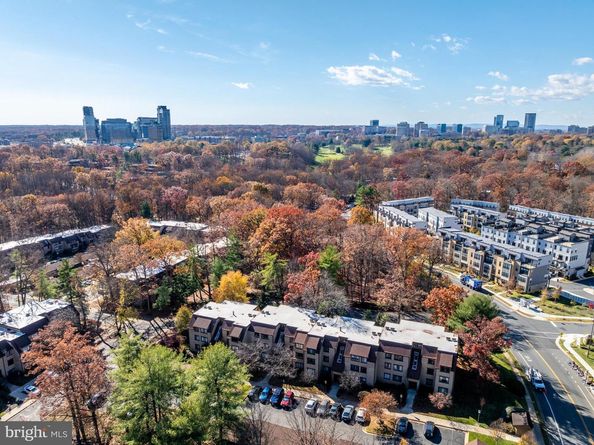 1623 Parkcrest Circle 9B/300, Reston VA 20190