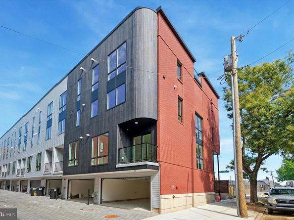 616 N Brenna Walk, Philadelphia PA 19123