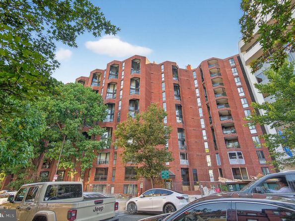 1099 22nd Street NW 304, Washington DC 20037