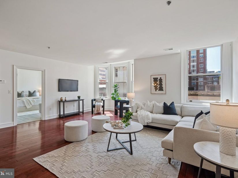 1811 Chestnut Street 402, Philadelphia PA 19103