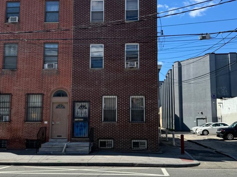 332 N 10TH Street, Philadelphia PA 19107