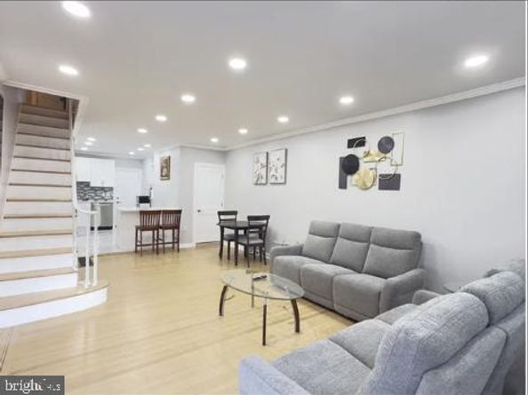2545 S 9TH Street, Philadelphia PA 19148