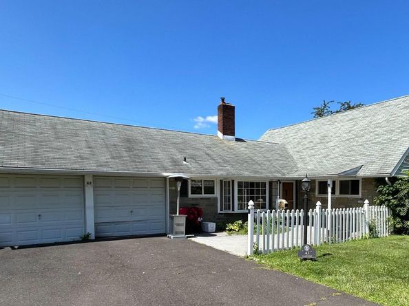 43 Falcon Road, Levittown PA 19056