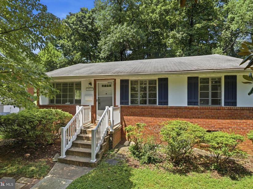 3824 Larchwood Road, Falls Church VA 22041