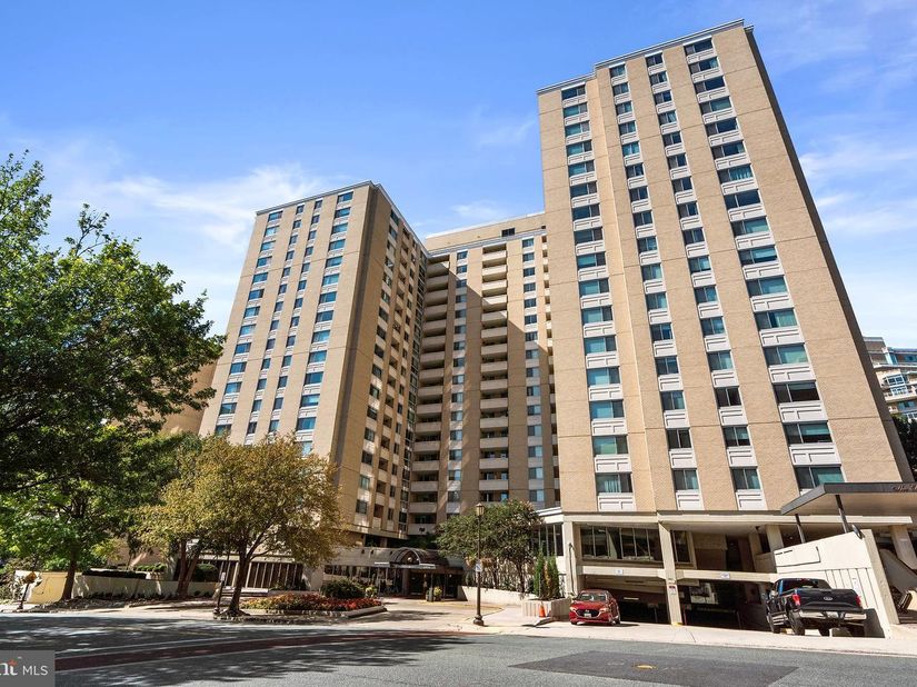 4601 N Park Avenue 220V, Chevy Chase MD 20815
