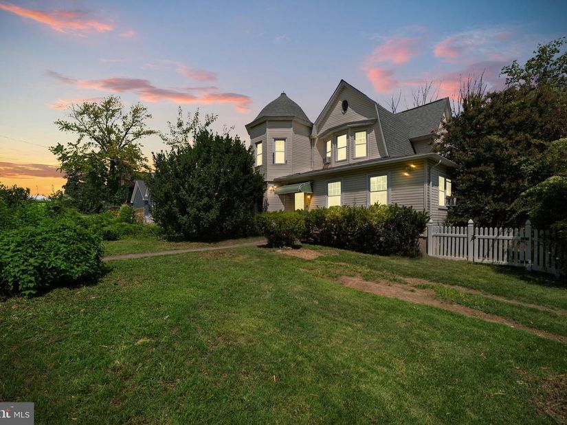 333 Oak Avenue, Sharon Hill PA 19079