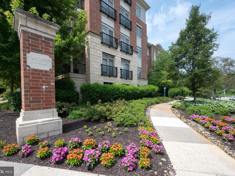 208 Carson Terrace, Huntingdon Valley PA 19006