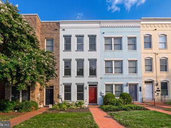 909 5TH Street SE