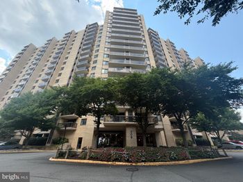 309 Yoakum Parkway