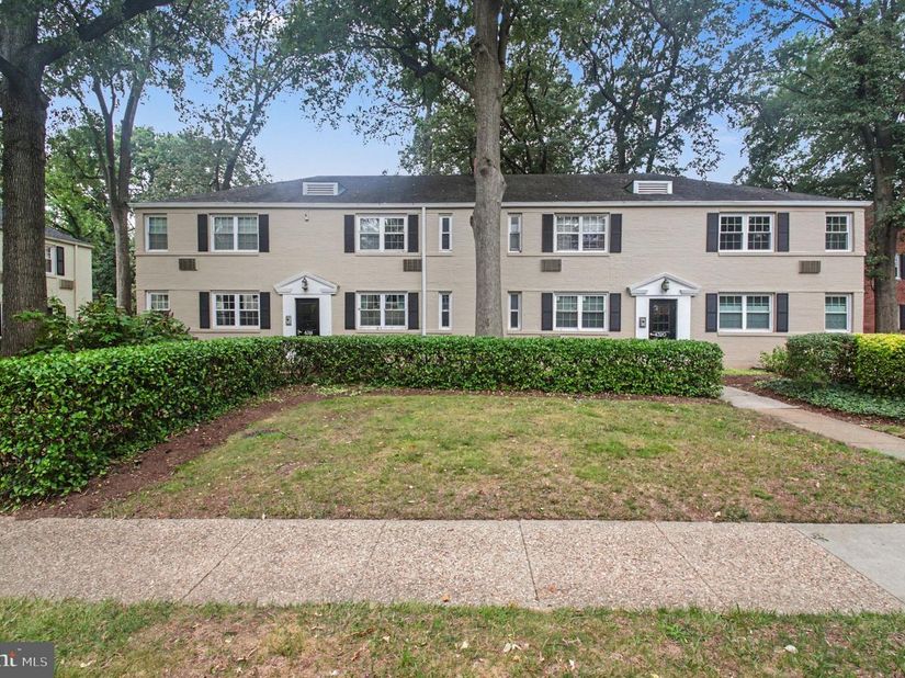 4318 N Pershing Drive 43181, Arlington VA 22203